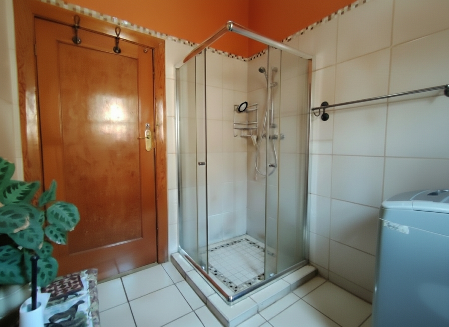 5 Bedroom Property for Sale in Glenlilly Western Cape